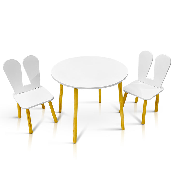 Montessori barne rundt bord med stoler