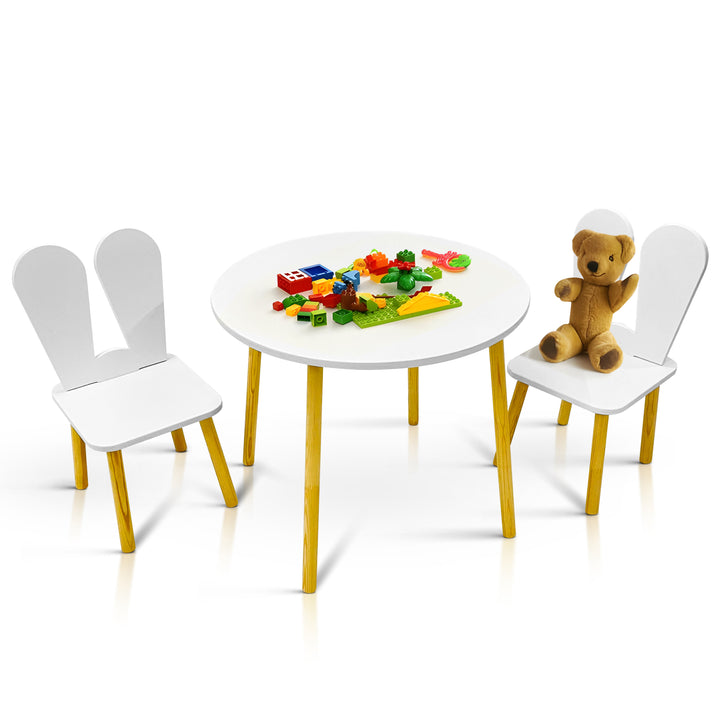 Montessori barne rundt bord med stoler