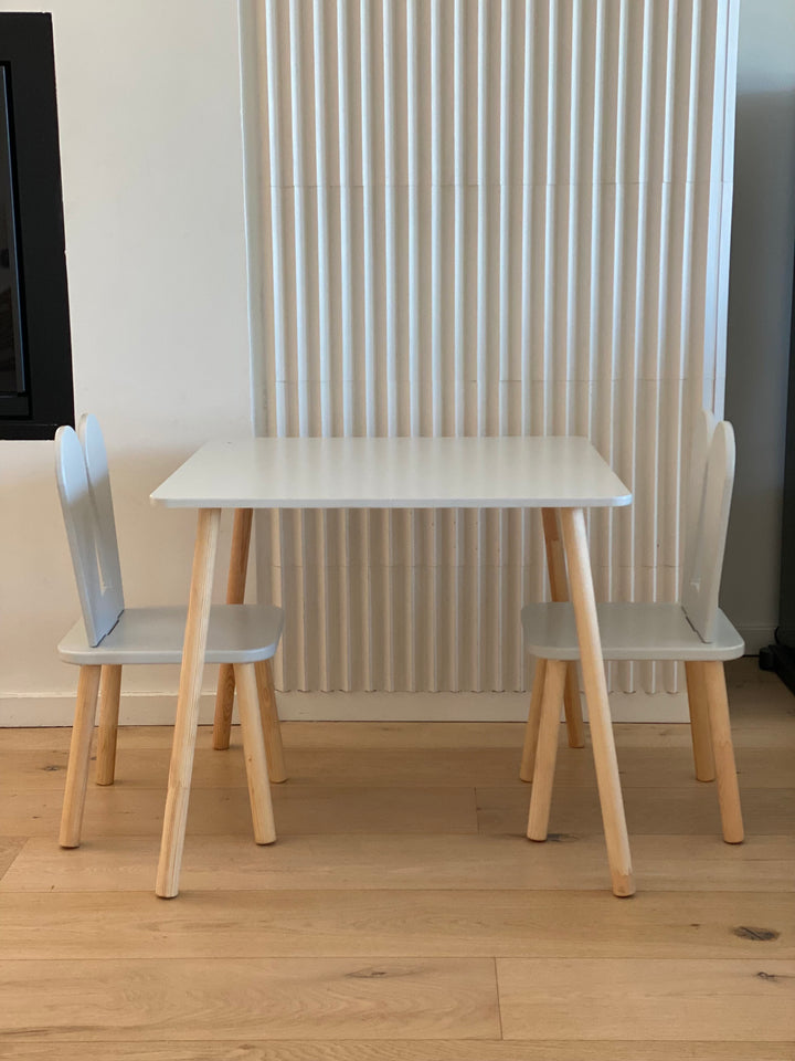 Montessori barnebord med stoler